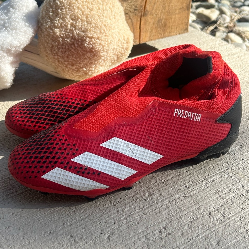 Adidas Predator 20.3 Kids Red soccer cleats sneakers Sz 5 Boys